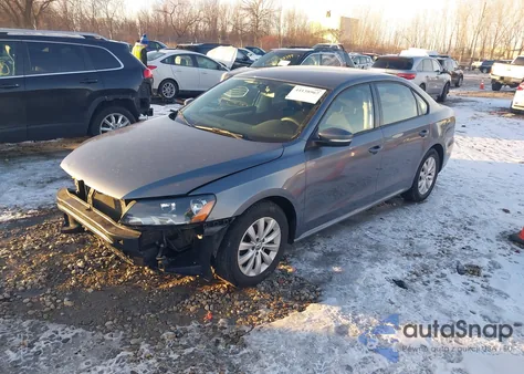 2013 Volkswagen Passat S z USA, uszkodzony, nr VIN 1VWAP7A30DC119234